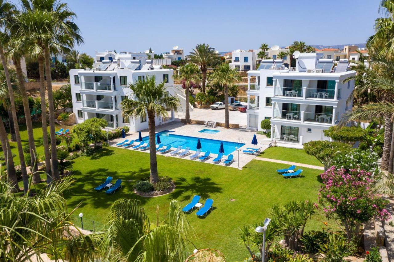 Rododafni Beach Apartments Klorakas Exterior photo