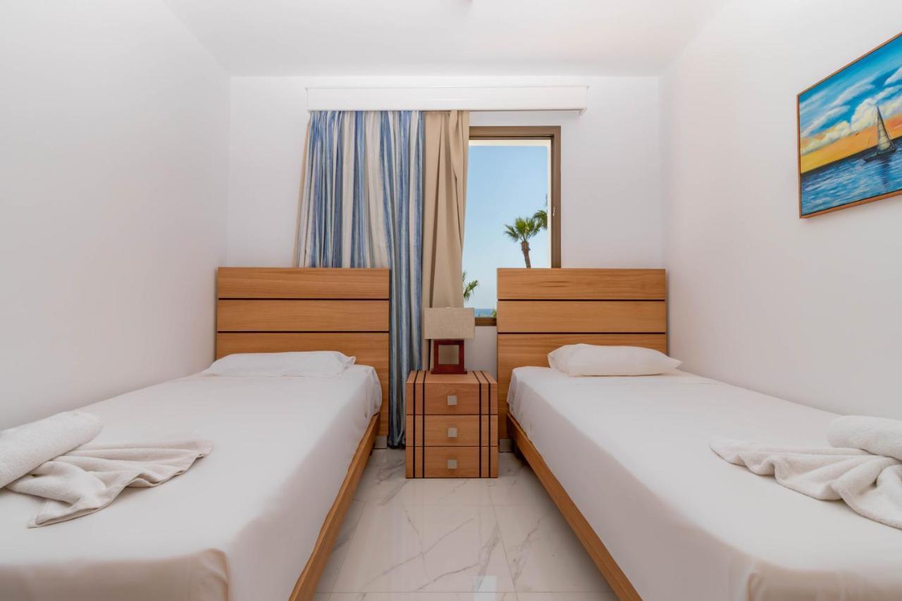 Rododafni Beach Apartments Klorakas Exterior photo