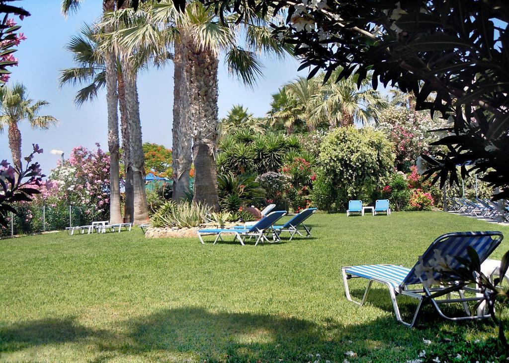 Rododafni Beach Apartments Klorakas Exterior photo